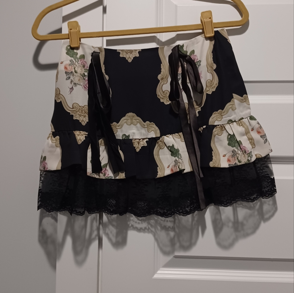New UO Zemeta Renaissance Rose Lace Trim Floral Mini Skirt. - Picture 2 of 8